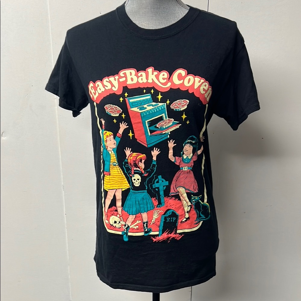 Creepy.Co brand black and Red Short Sleeve Tee with Gothic Baking Design